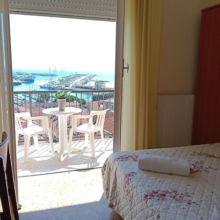 Hotel Robinia インペリア エクステリア 写真