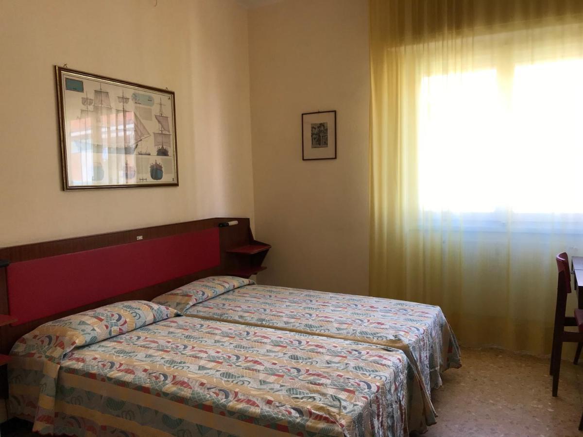 Hotel Robinia インペリア エクステリア 写真