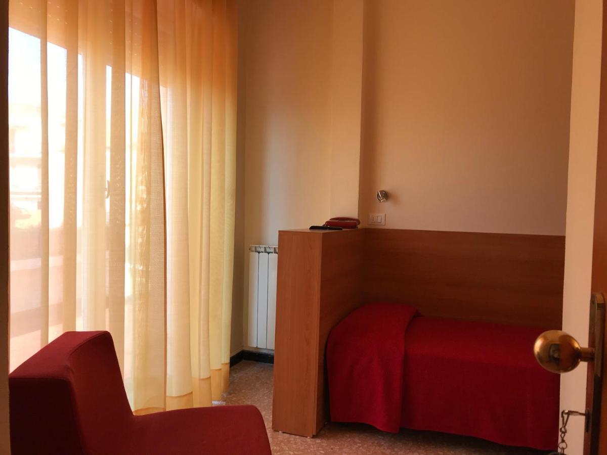 Hotel Robinia インペリア エクステリア 写真