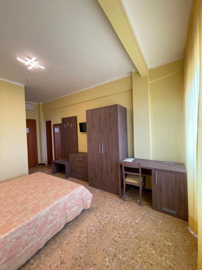 Hotel Robinia インペリア エクステリア 写真