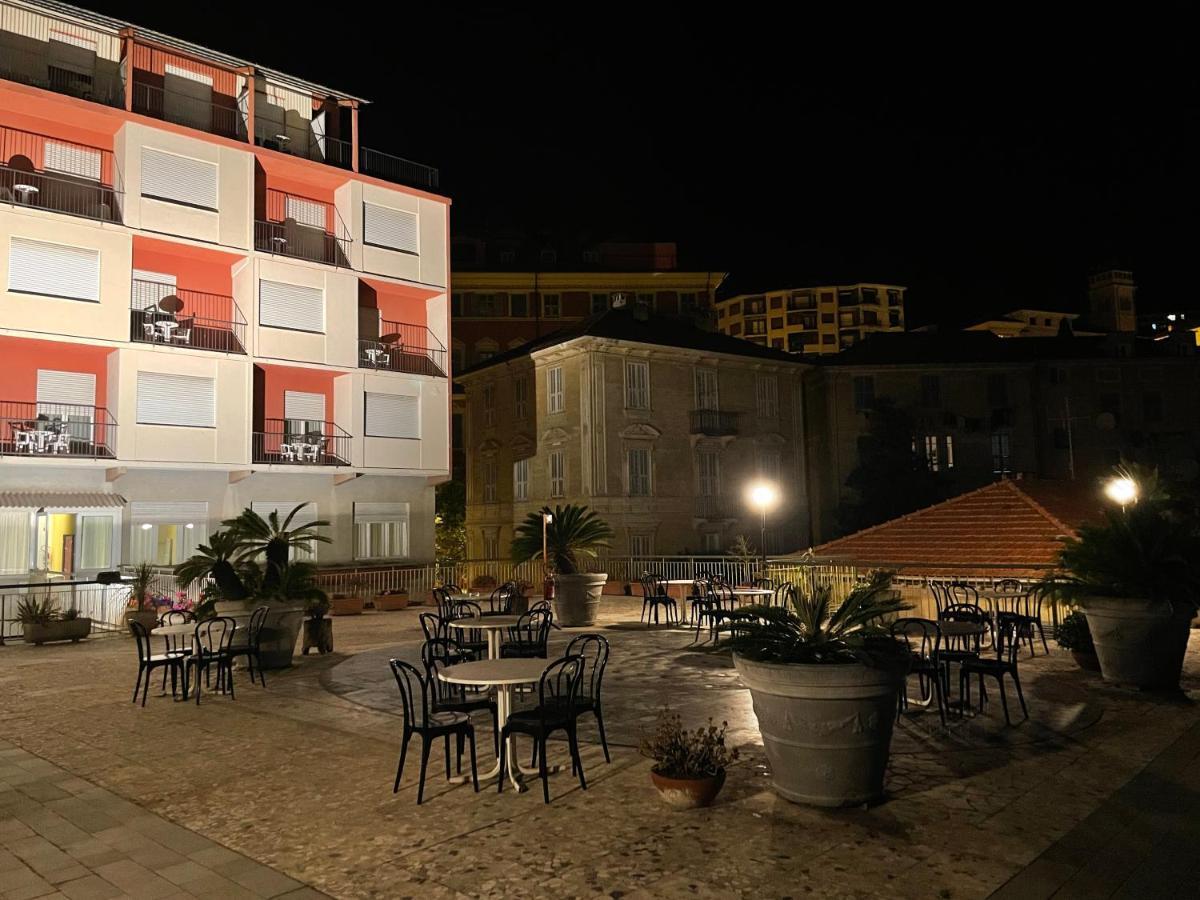 Hotel Robinia インペリア エクステリア 写真