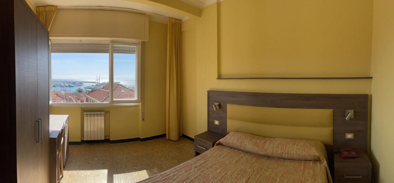 Hotel Robinia インペリア エクステリア 写真