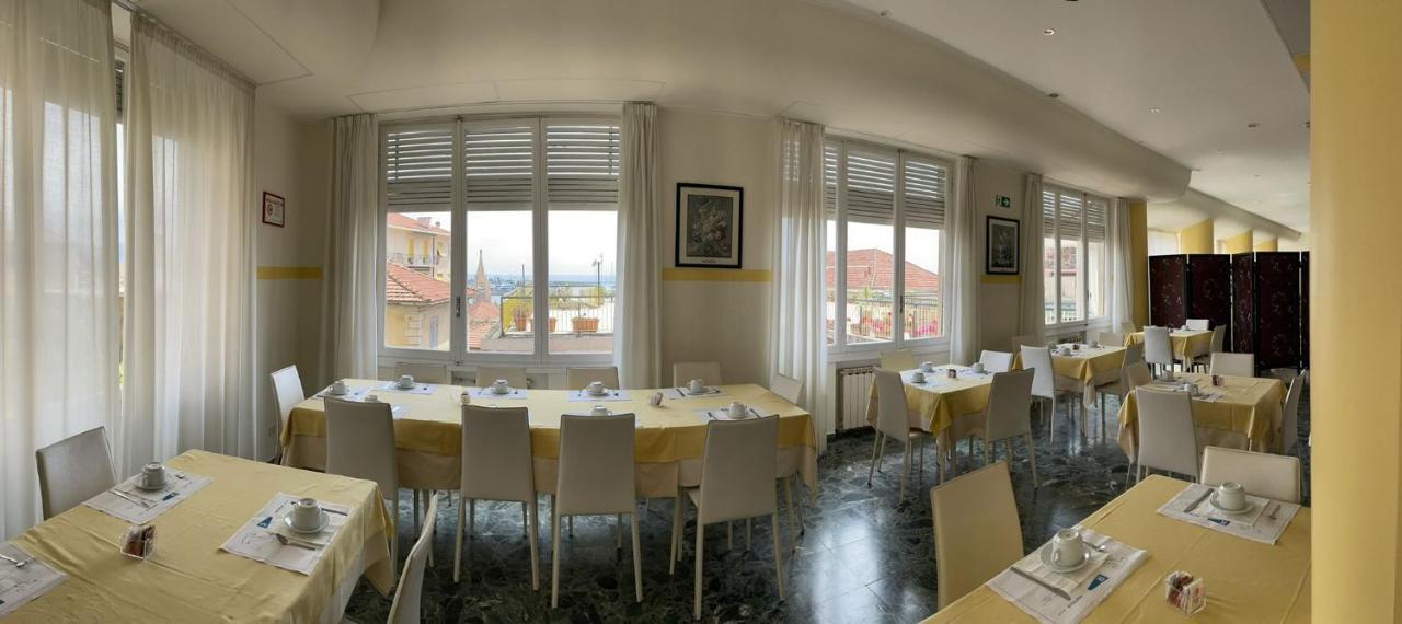 Hotel Robinia インペリア エクステリア 写真