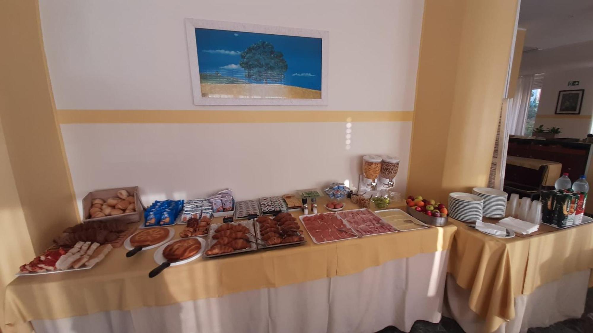Hotel Robinia インペリア エクステリア 写真
