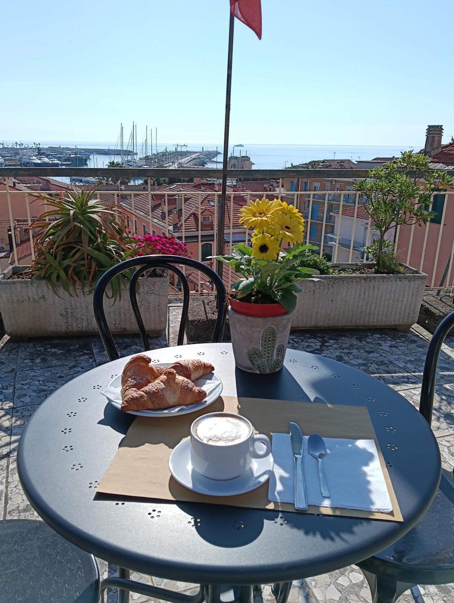 Hotel Robinia インペリア エクステリア 写真