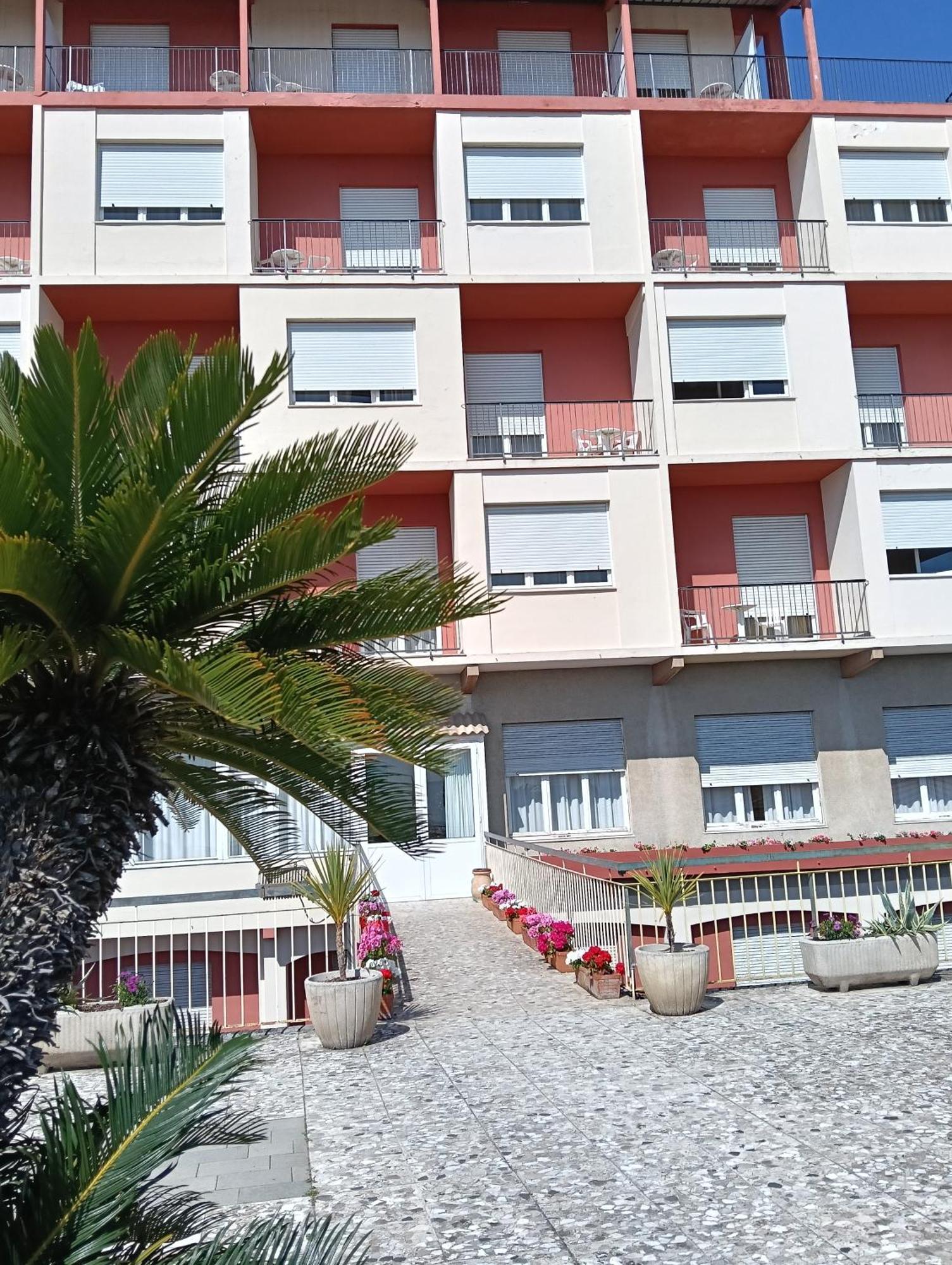 Hotel Robinia インペリア エクステリア 写真