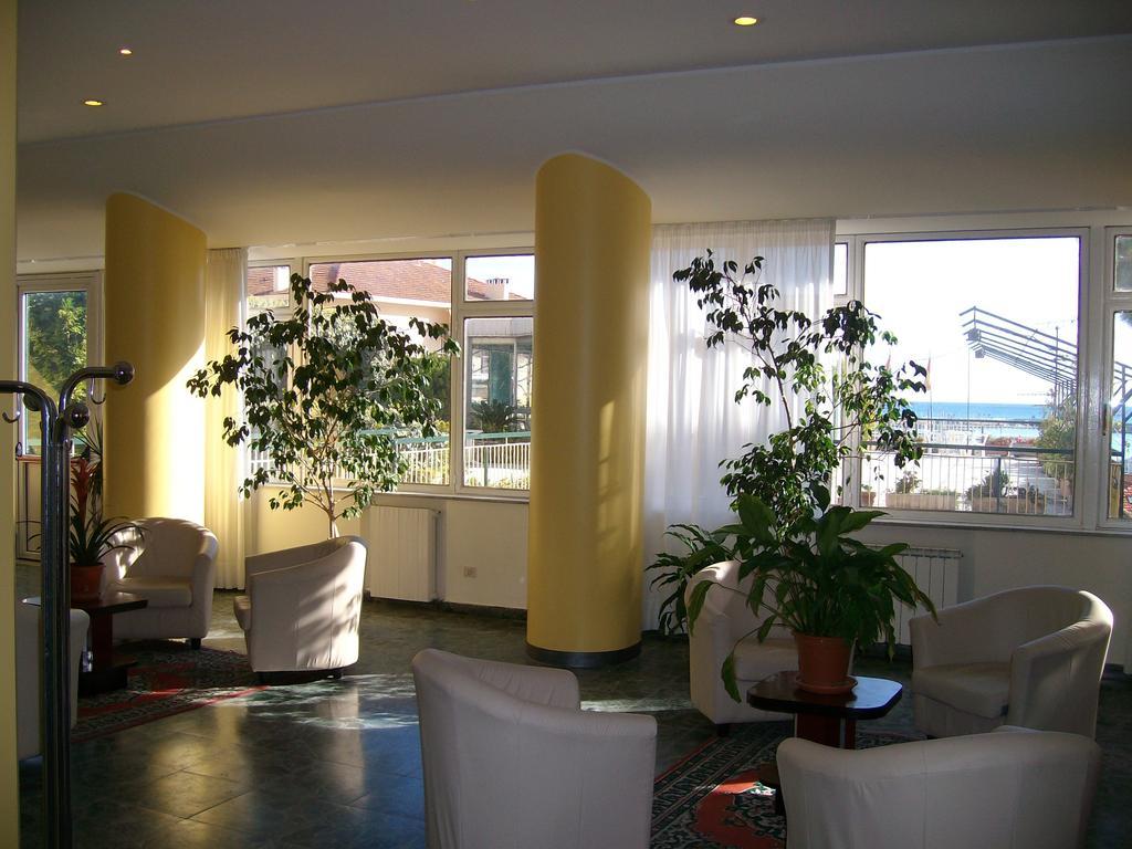 Hotel Robinia インペリア エクステリア 写真