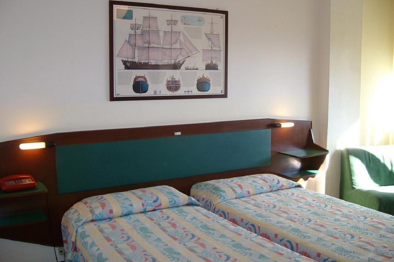 Hotel Robinia インペリア エクステリア 写真